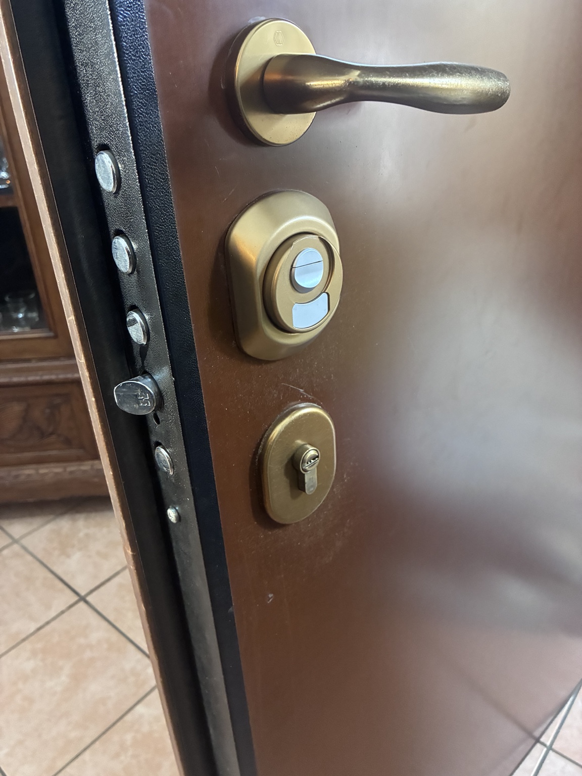 Serratura di sicurezza su porta blindata